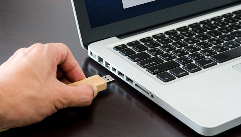 Macbook pro usb hot sale flash drive